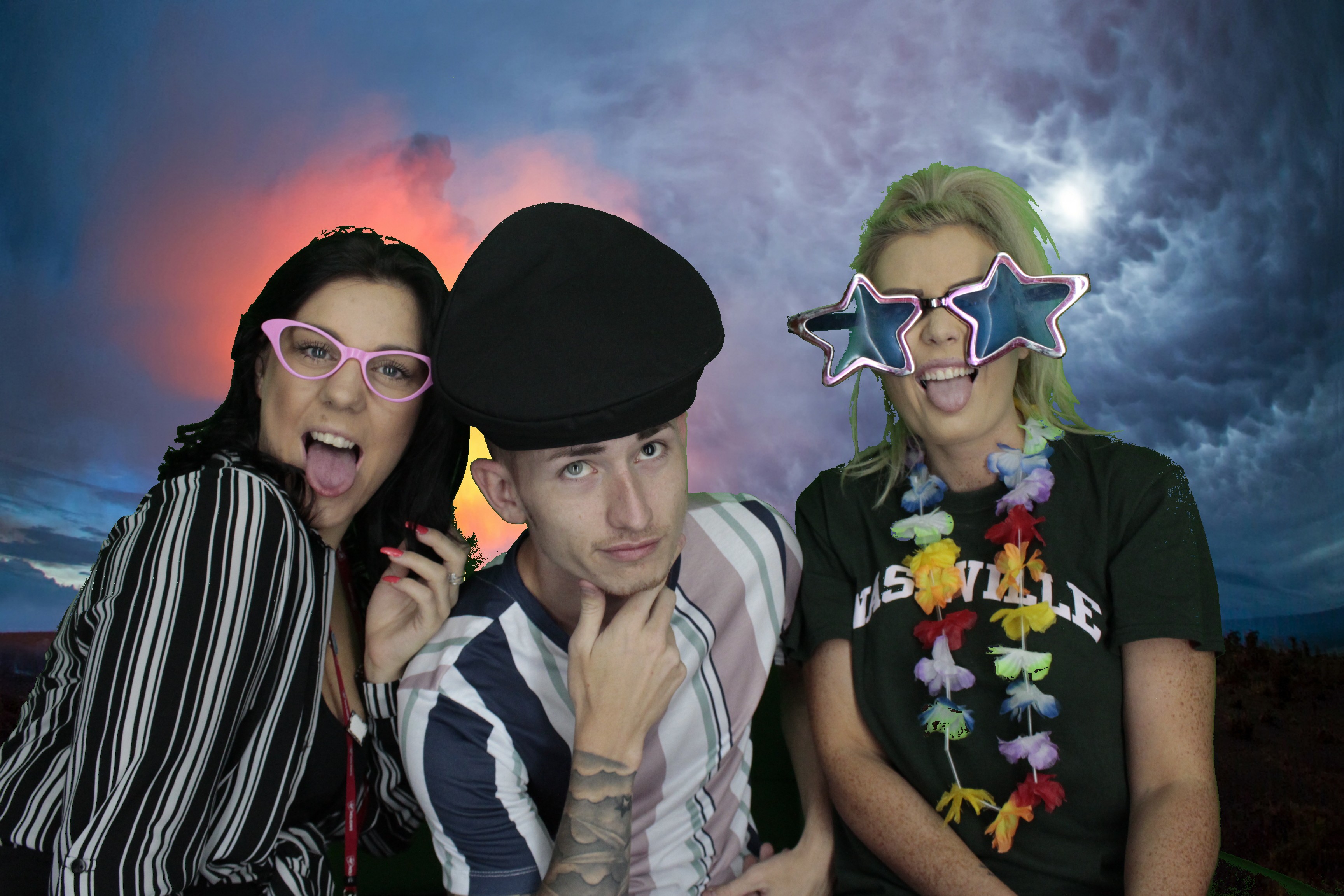 Hawaii Theme Virgin Holidays | View more photos from the event at gallery.myphotoboothexperience.co.uk/u/MyPhotoBoothExperienceLtd/Hawaii-Theme-Virgin-Holidays